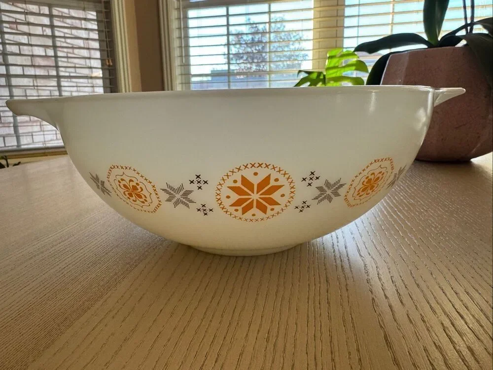 Pyrex Town & Country Cinderella bowl 444 60s Pennsylvania Dutch Old Orchard 472